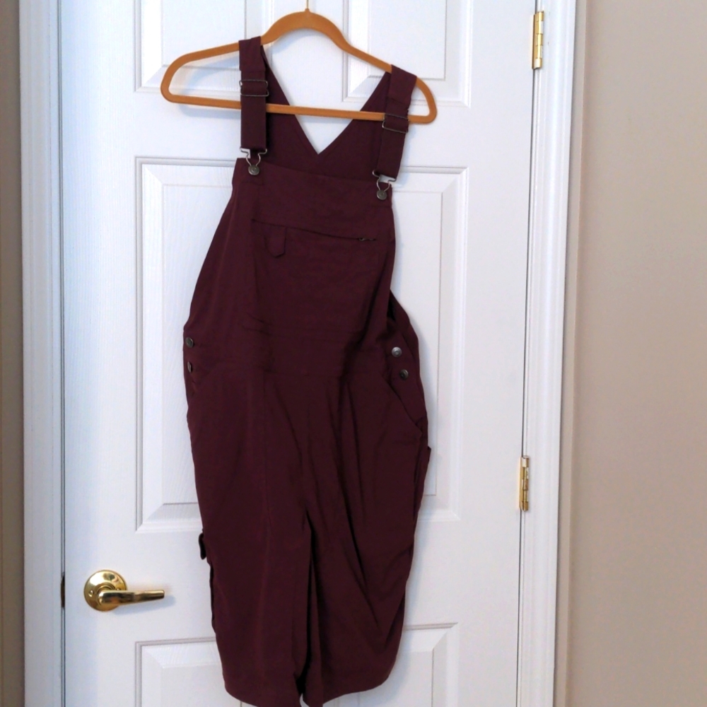 Duluth Short Overalls size L burgandy